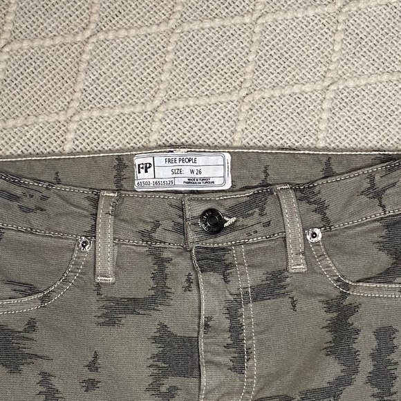 3/$30 (items $20 or less) FREE PEOPLE SKINNY JEAN CAMO STRETCH HIGH WAIST SZ 26 - Picture 6 of 6